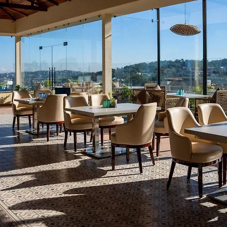 The White Rock Inn & Dine 실롱 외부 사진