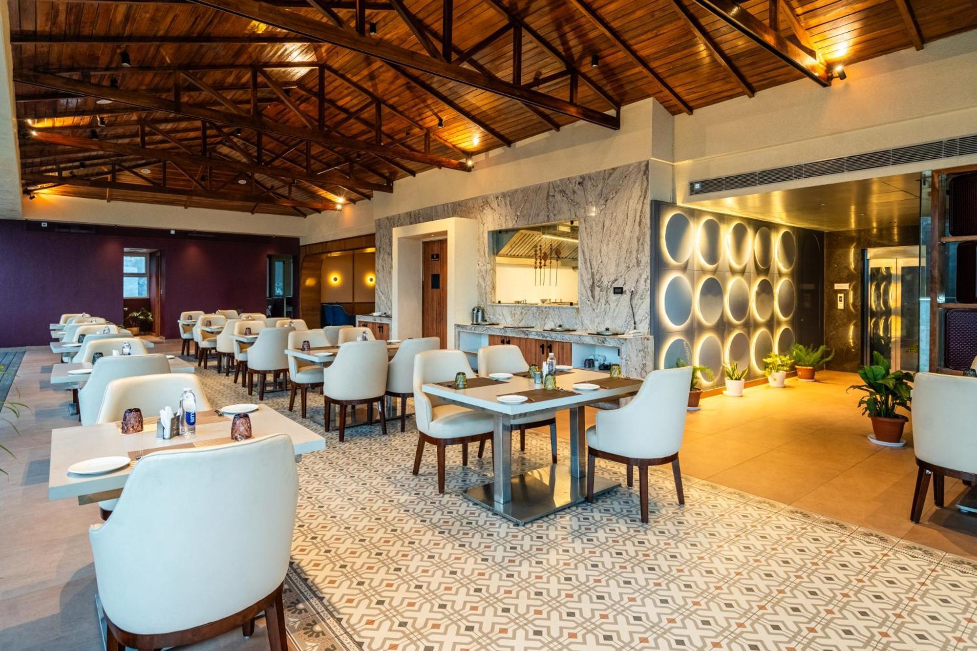 The White Rock Inn & Dine 실롱 외부 사진